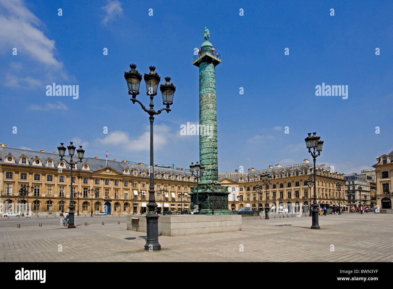 Frankreich Europa Paris Vendome Platz La Colonne Spalte Geschichte historisch Laternen Gebäude Stadt Stockfoto