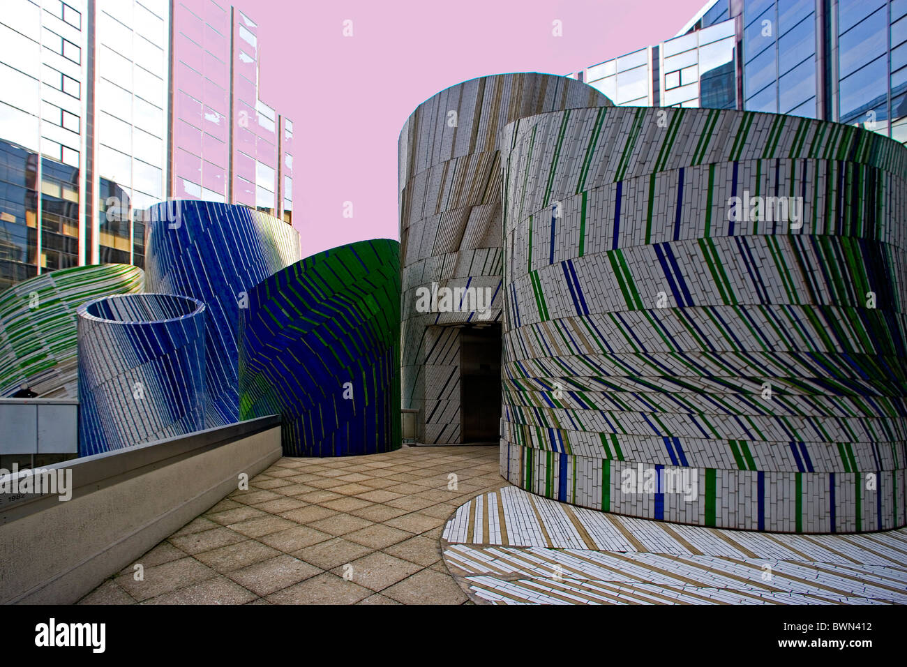 Stadt Frankreich Europa Paris La Defense Bezirk La Mosaique von Michel Deverne-moderne Architektur-Mosaik-Kunst-c Stockfoto