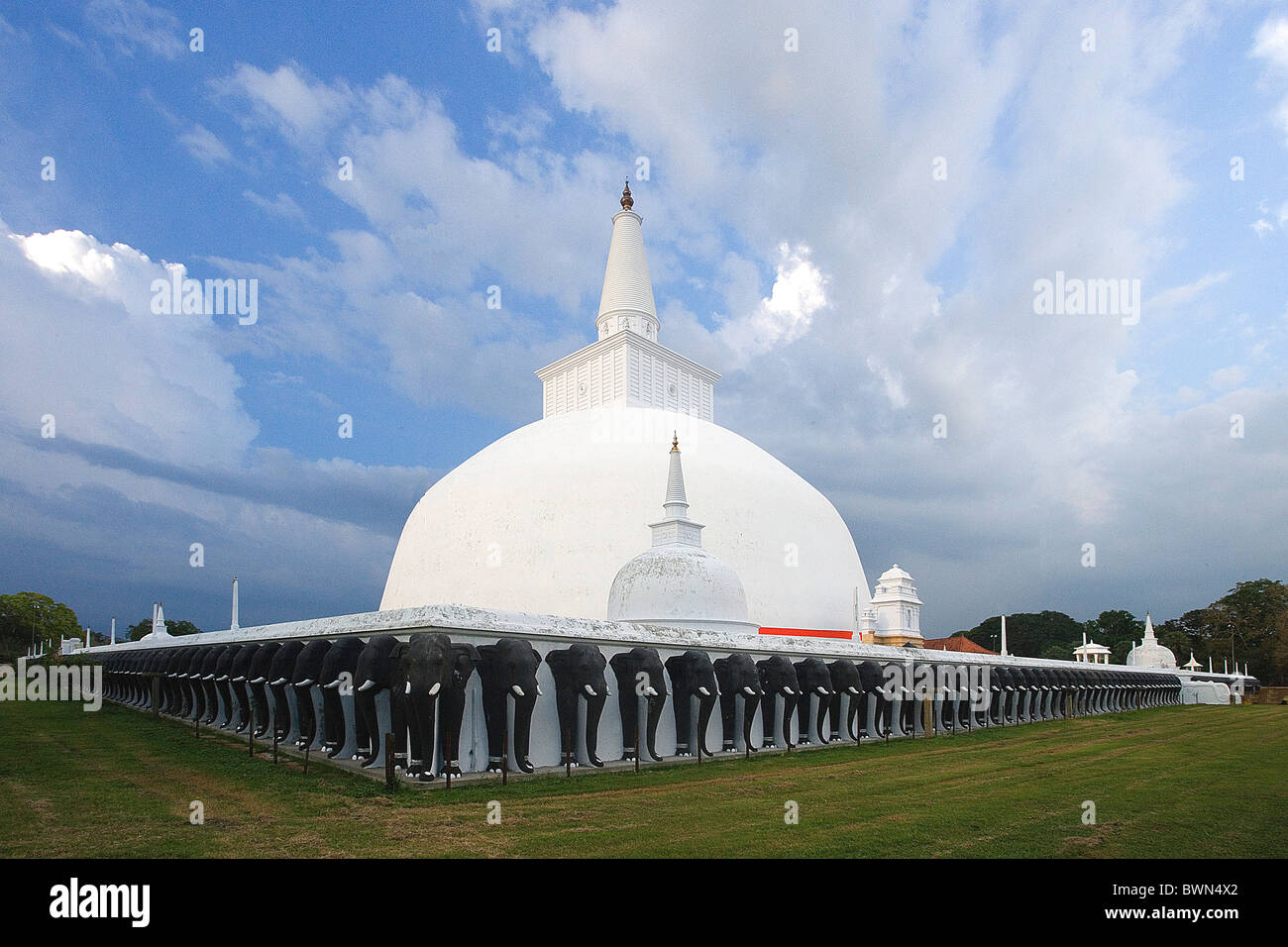 Sri Lanka Asien Anuradhapura antiken Städte UNESCO Welt Kulturerbe Website Ruvanvelisaya Dagoba Stupa Buddhismus cul Stockfoto