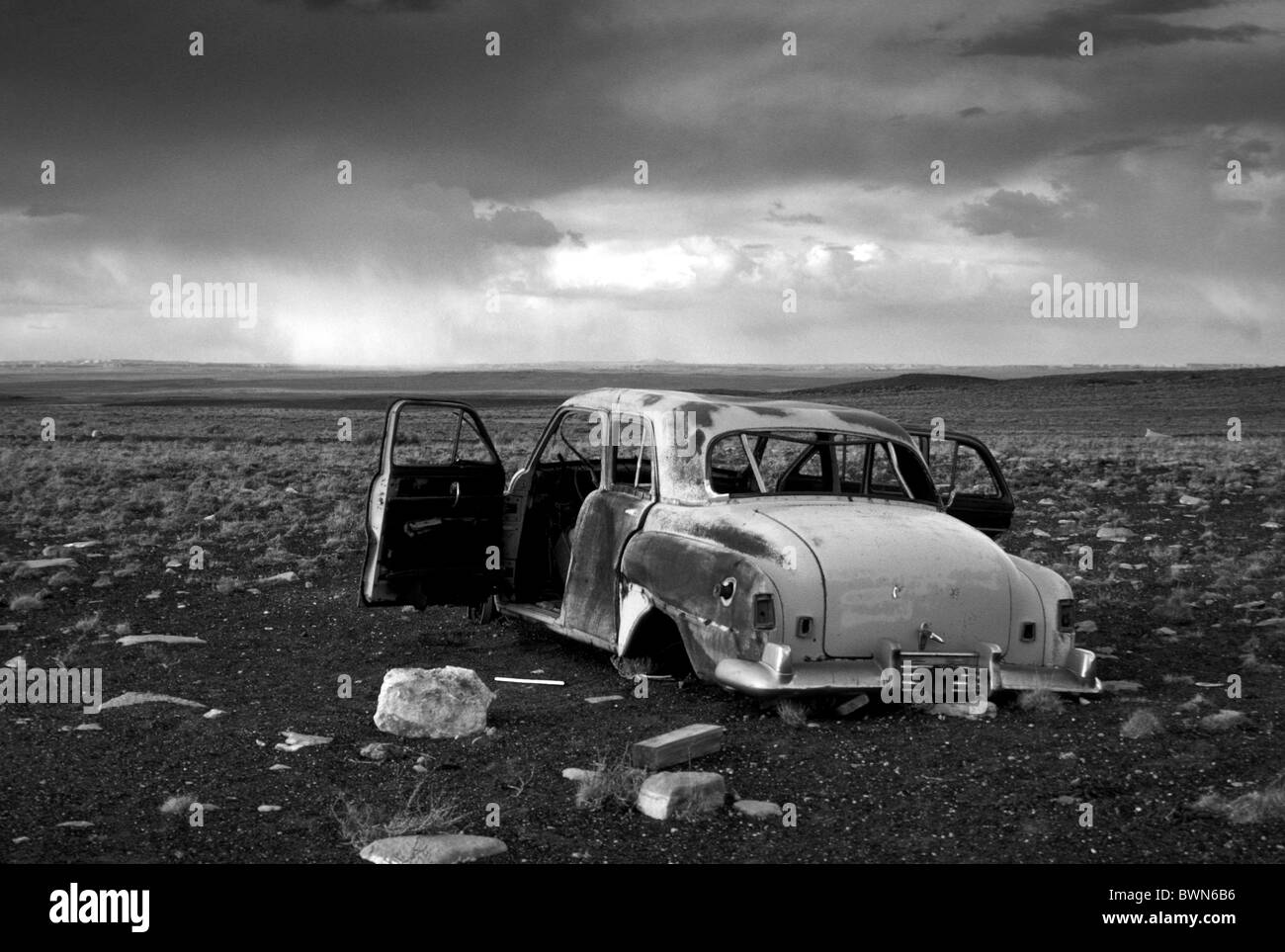 USA Amerika USA Nordamerika aufgegeben Auto Painted Desert Wrack alte Oldtimer Auto Wüste von Arizona Stockfoto