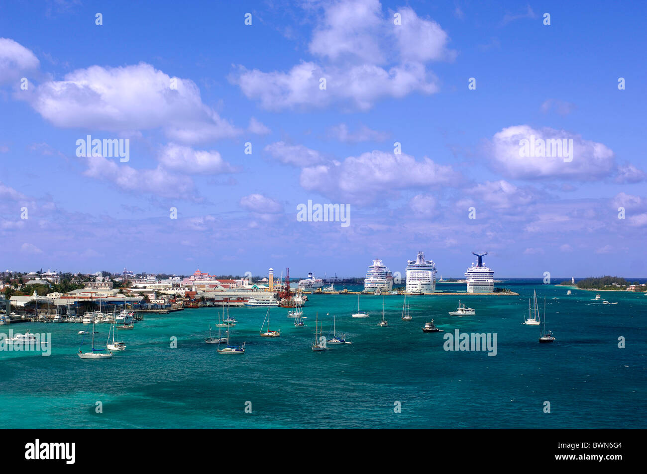 Bahamas-Kreuzfahrt-Schiff Hafen Nassau Karibik Schiffe Kreuzer Kreuzer Cruise Liner Schiff Hafen Hafen hohe ang Stockfoto