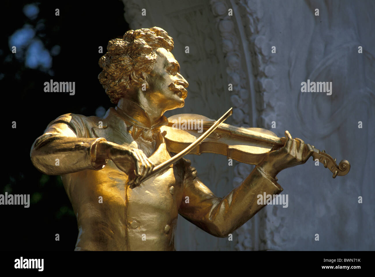 Österreich Europa Johann Strauss II Statue Wien goldene Skulptur Walzer König Kunst-Musik-Geschichte-Kultur-compo Stockfoto