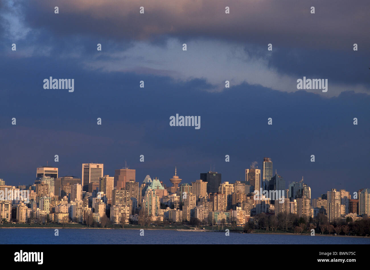 Kanada Nordamerika Amerika Vancouver British Columbia Skyline Wolkenkratzer hoch wachsenden Stadt Downtown Stockfoto