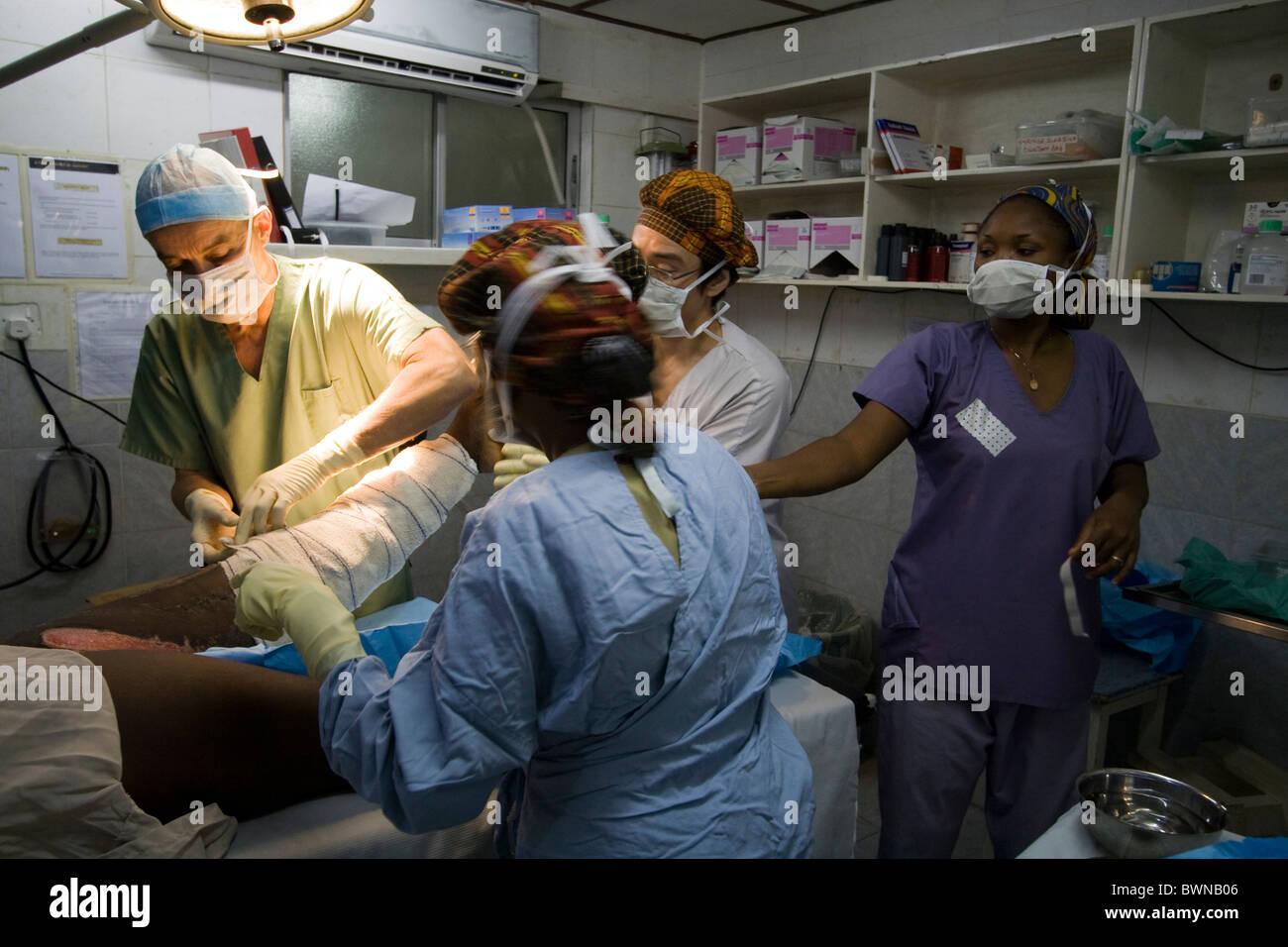 Orthopädische Chirurgie in tem Krankenhaus. ÄRZTE OHNE GRENZEN. Nigeria Stockfoto