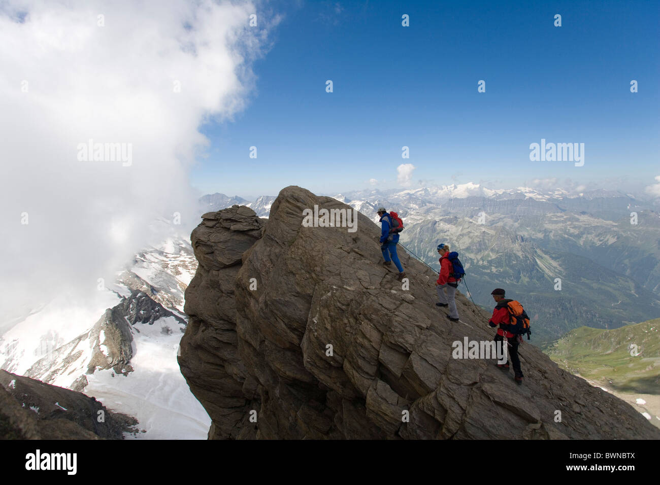 Österreich Europa Kitzsteinhorn Kaprun Salzburg Seil Team Gruppe Wanderer Wanderer Gipfel Peak Roc Wandern Klettern Stockfoto