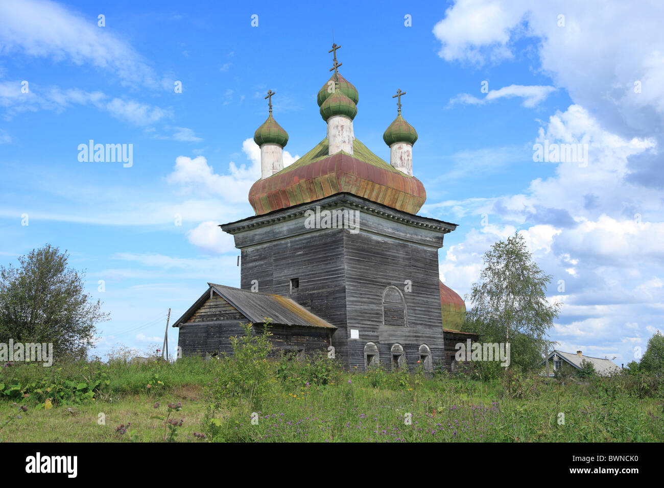 Russland Archangelo russischen Archangelsk Region Archangelsk Europa Norden Nordwesten hölzerne blauer Himmel Rural Stockfoto