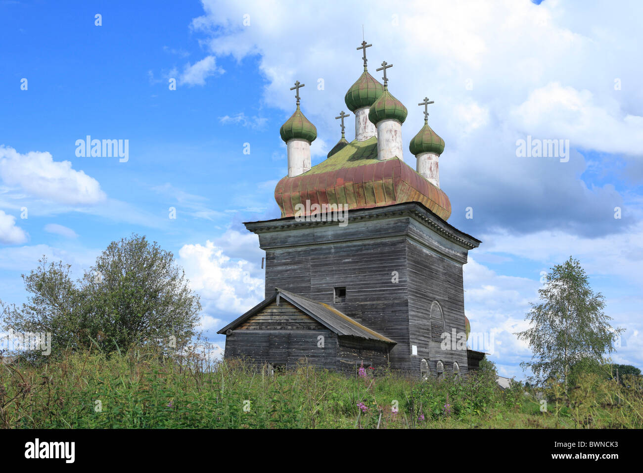 Russland Archangelo russischen Archangelsk Region Archangelsk Europa Norden Nordwesten hölzerne blauer Himmel Rural Stockfoto