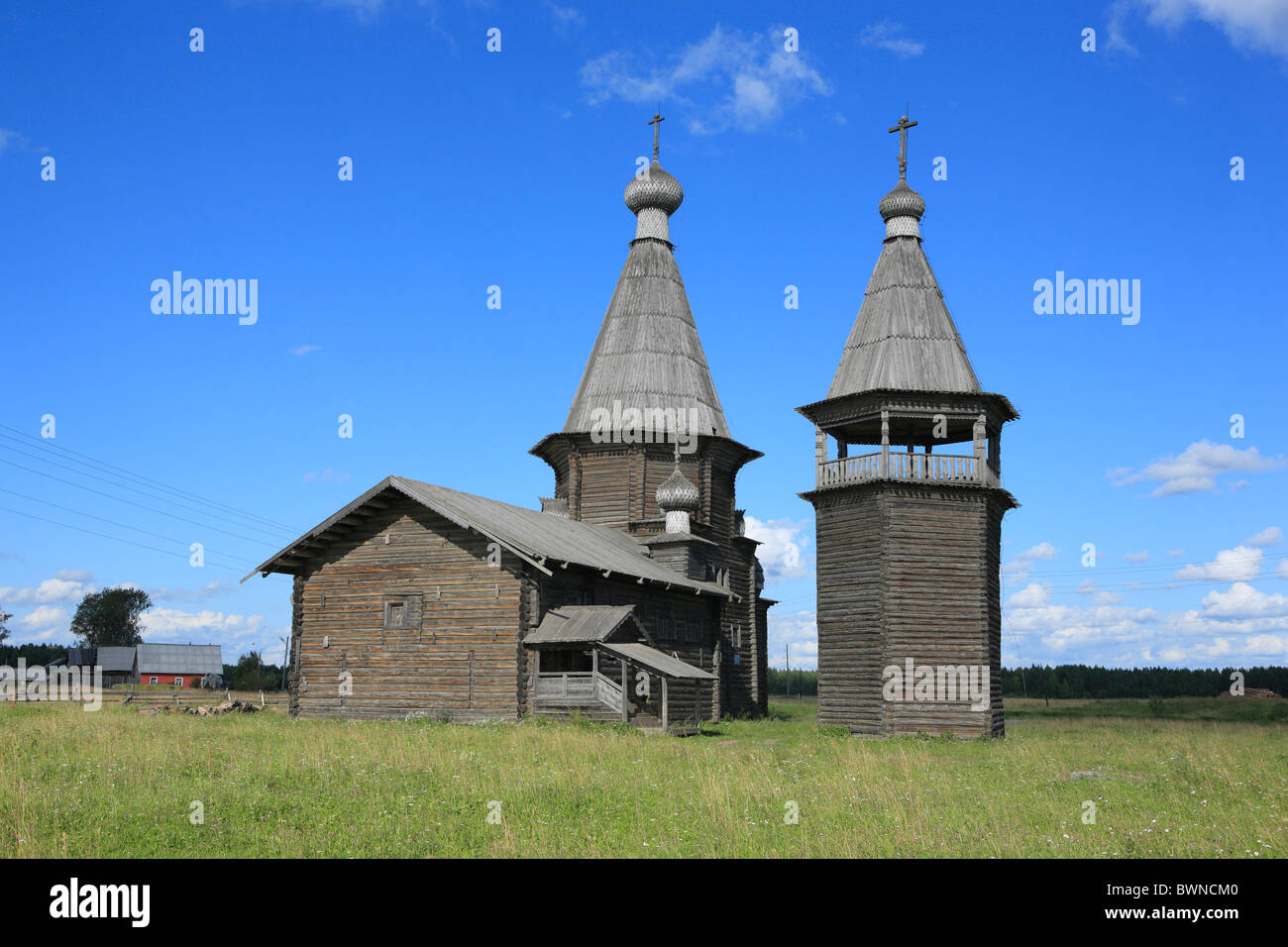 Russland Saunino russischen Archangelsk Region Archangelsk Europa Norden Nordwesten hölzernen blauen Himmel ländlichen co Stockfoto