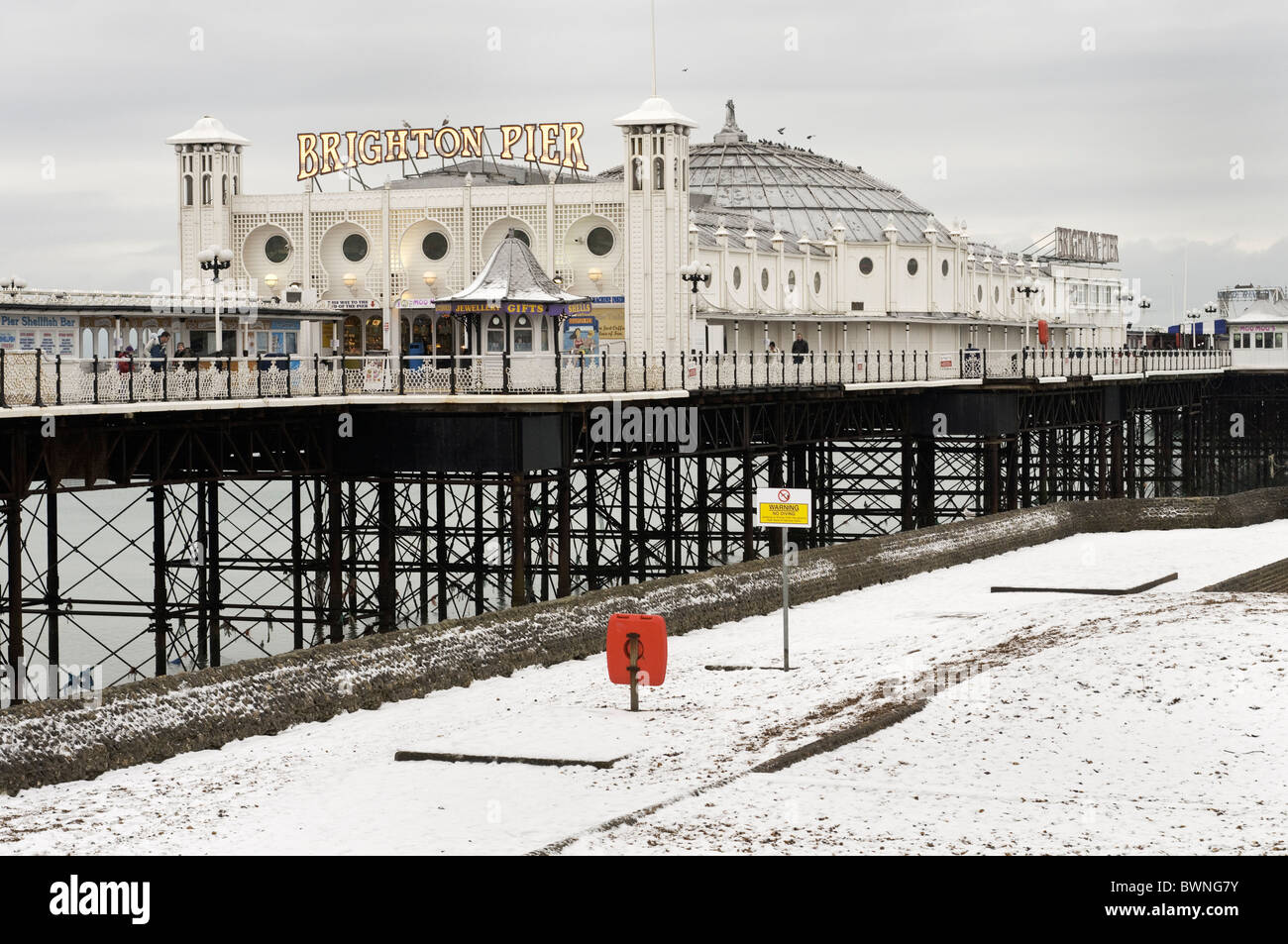 Das Palace Pier, Brighton in den Tiefen des Winters Stockfoto