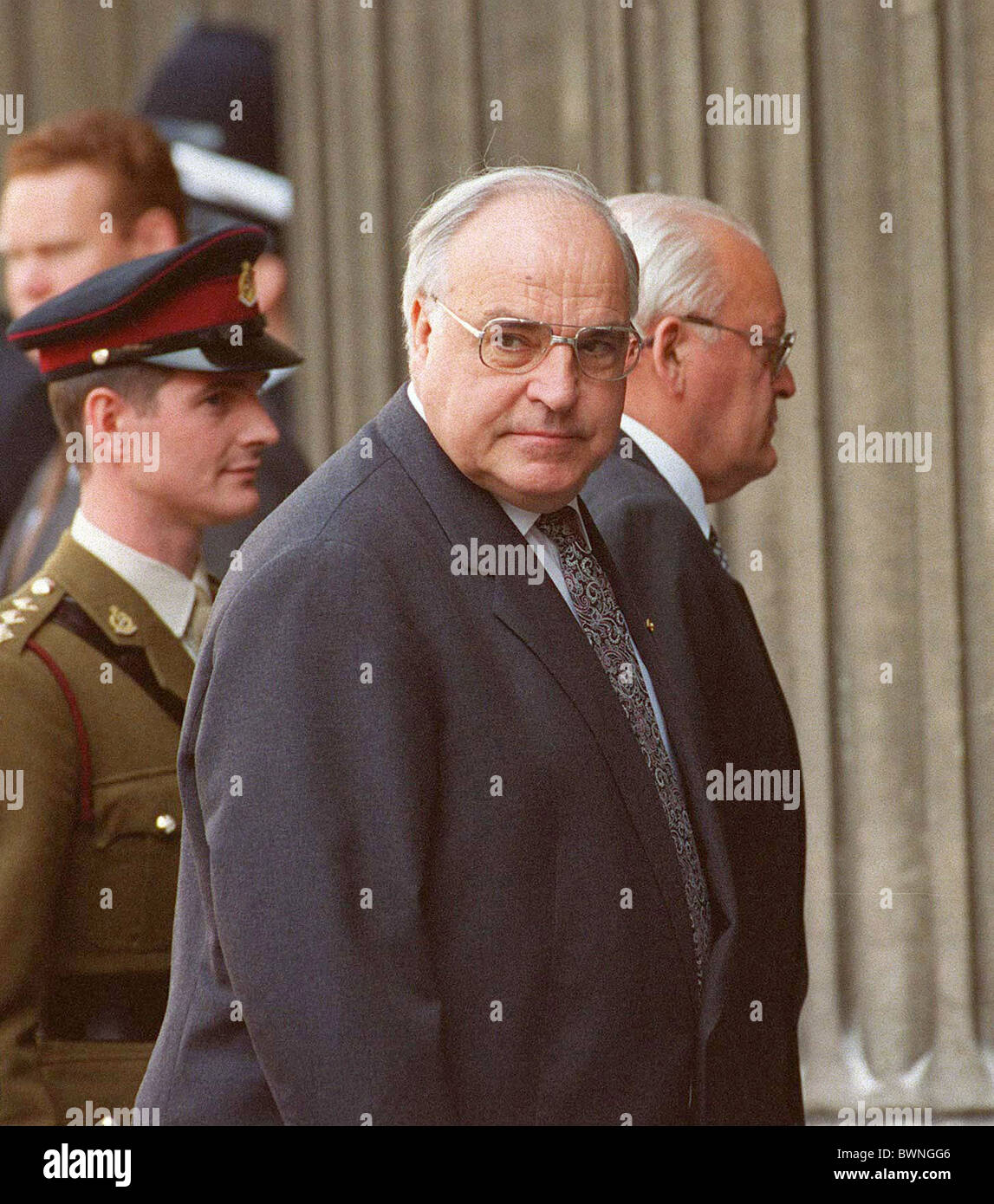 BUNDESKANZLER HELMUT KOHL AM 50. JAHRESTAG DES SIEGES VON VE IN EUROPA, AN DER ST. PAULS KATHEDRALE, LONDON Stockfoto