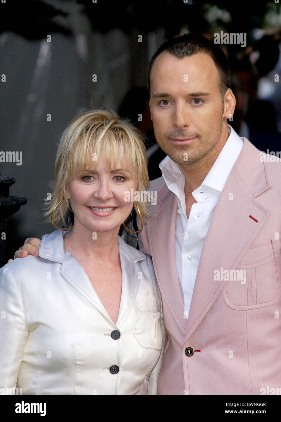 Sängerin Lulu mit Partner Elton John, David Furnish, auf einer Promi-Party veranstaltet von Sender Sir David Frost in Chelsea. Stockfoto