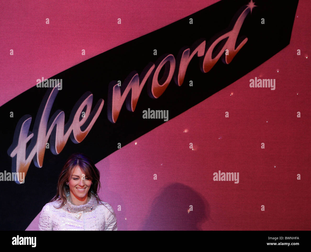 Schauspielerin Elizabeth Hurley besucht Musicals "Grease" am Piccadilly Theatre in London Stockfoto