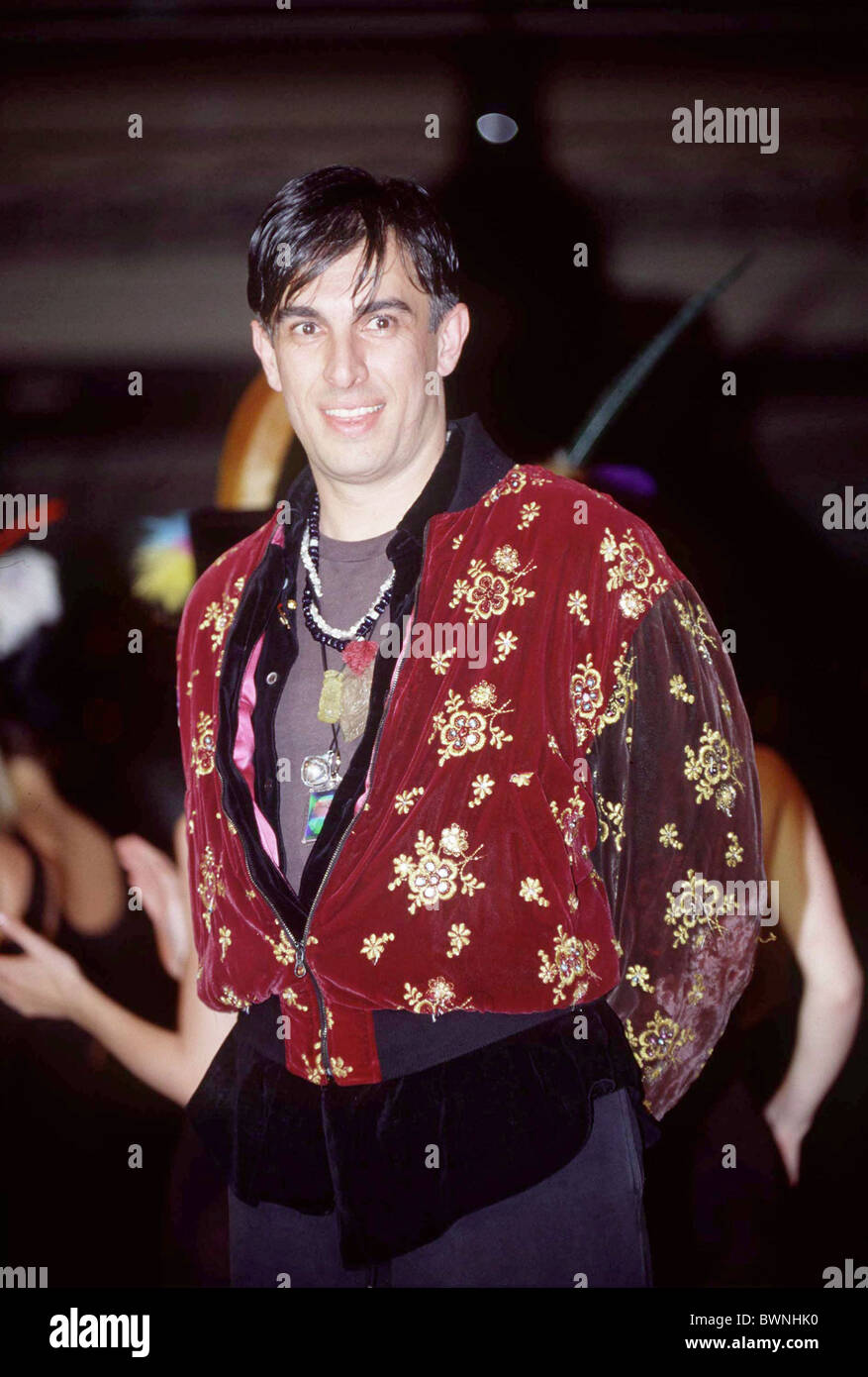 MODE-DESIGNER RIFAT ÖZBEK BEI DEN BRITISH FASHION AWARDS Stockfoto