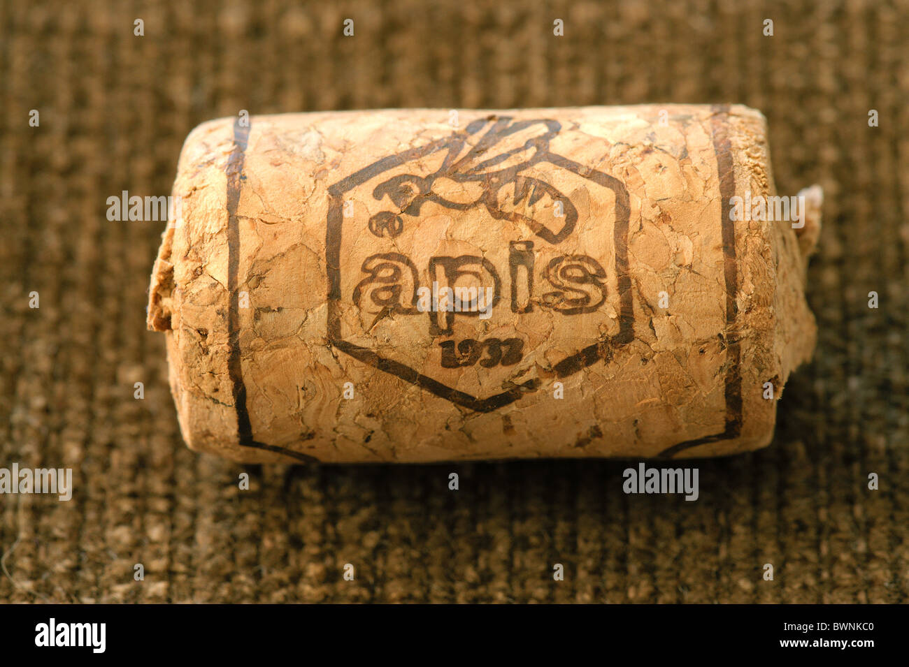Mead Korken mit Apis Logo Polnisch feinste met Honig Wein Produzenten Stockfoto