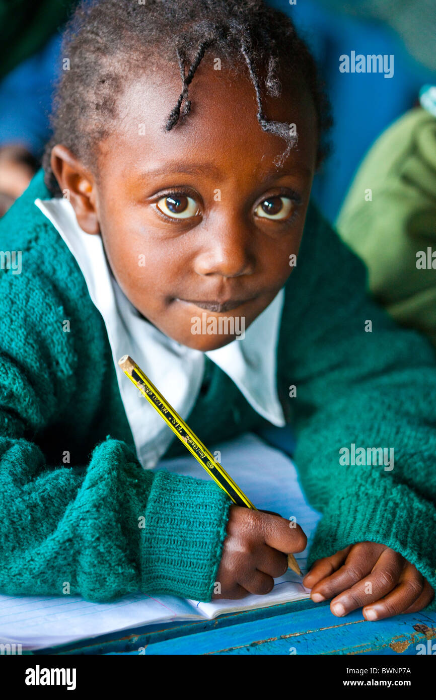 Schülerin aus Mathare Slum Maji Mazuri Zentrum und Schule, Nairobi, Kenia Stockfoto
