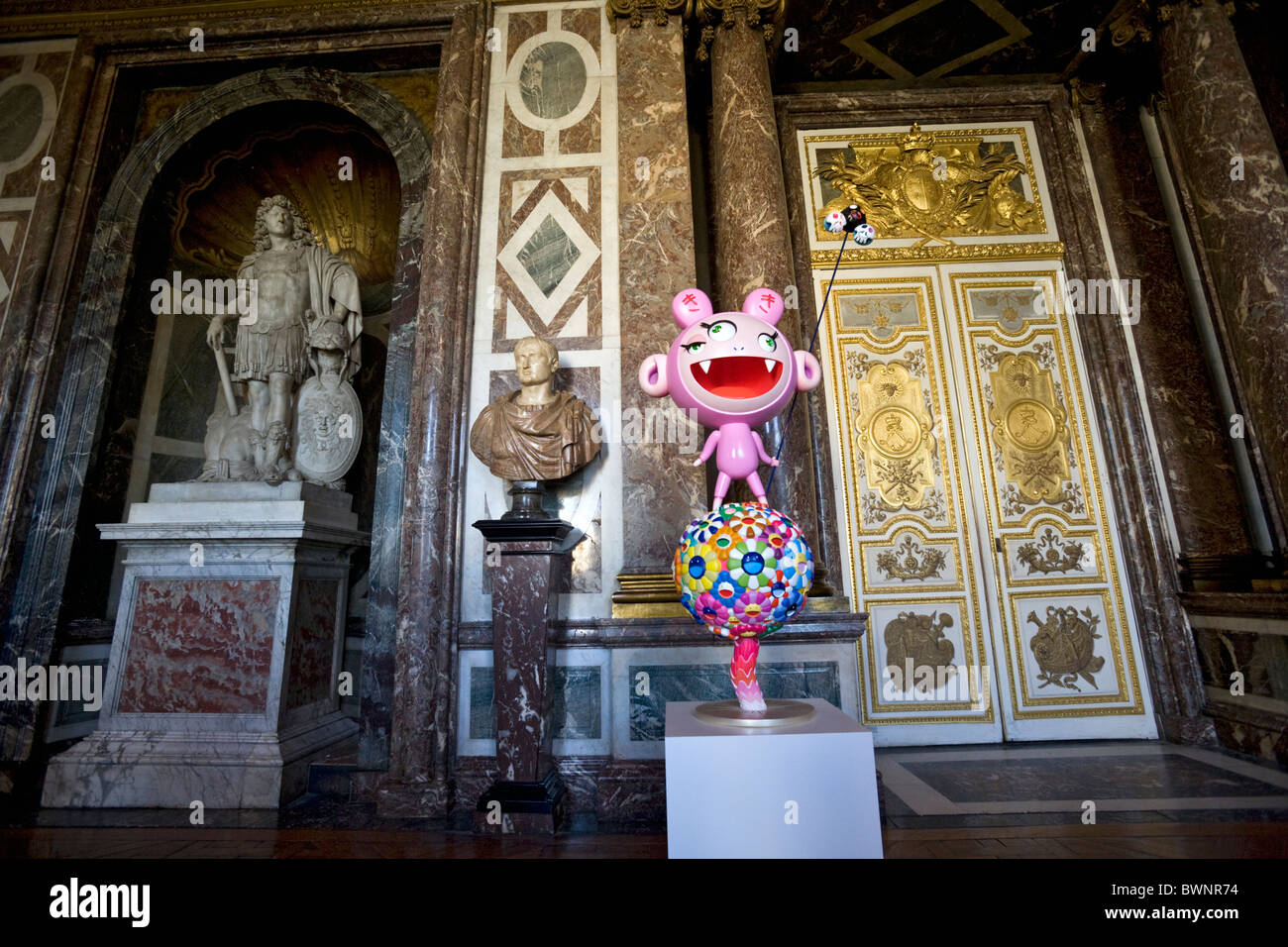 "Kaikai Kiki": ein Kunstwerk 2010 Takashi Murakami-Ausstellung im Schloss von Versailles. "Kai Kai Kiki" À Versailles. Stockfoto