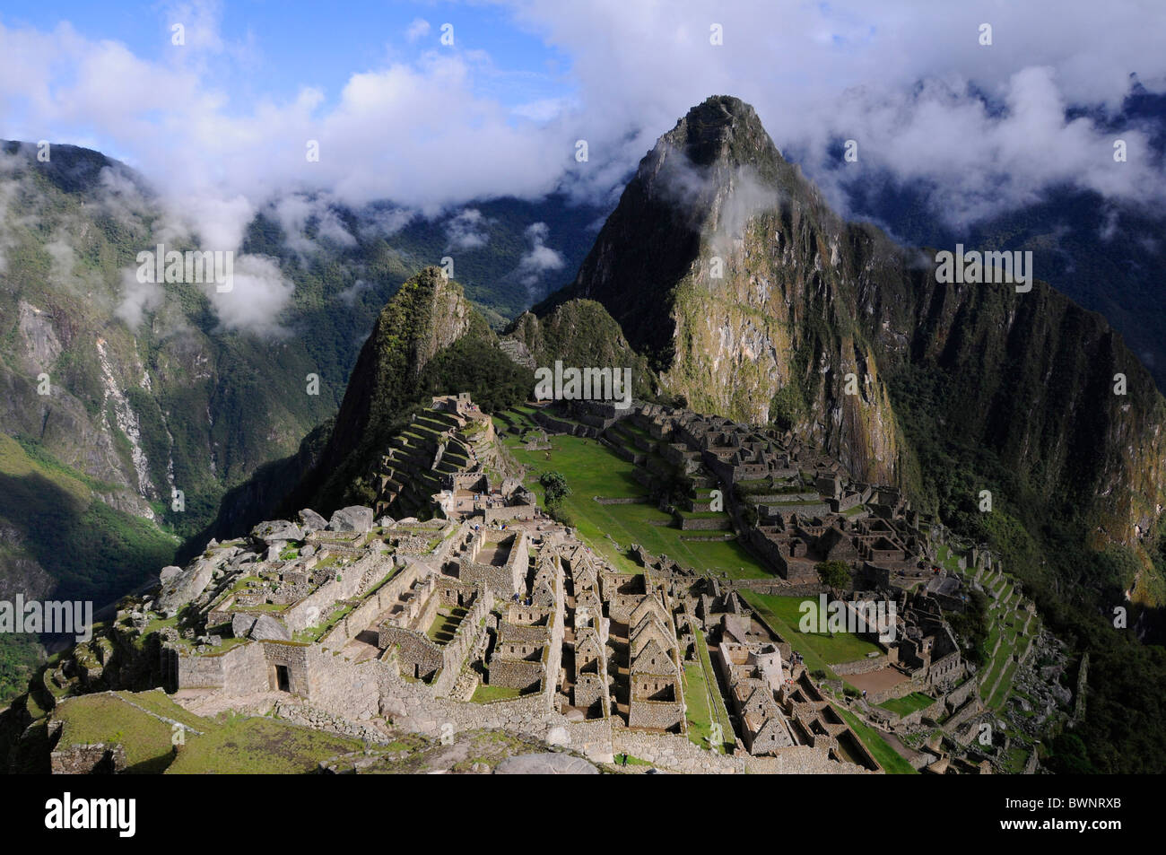 Zeigen Sie auf der Website von Machu Picchu in den frühen Morgenstunden an. Die verlorene Stadt der Inkas befindet sich in der Nähe von Cusco, Peru. Stockfoto