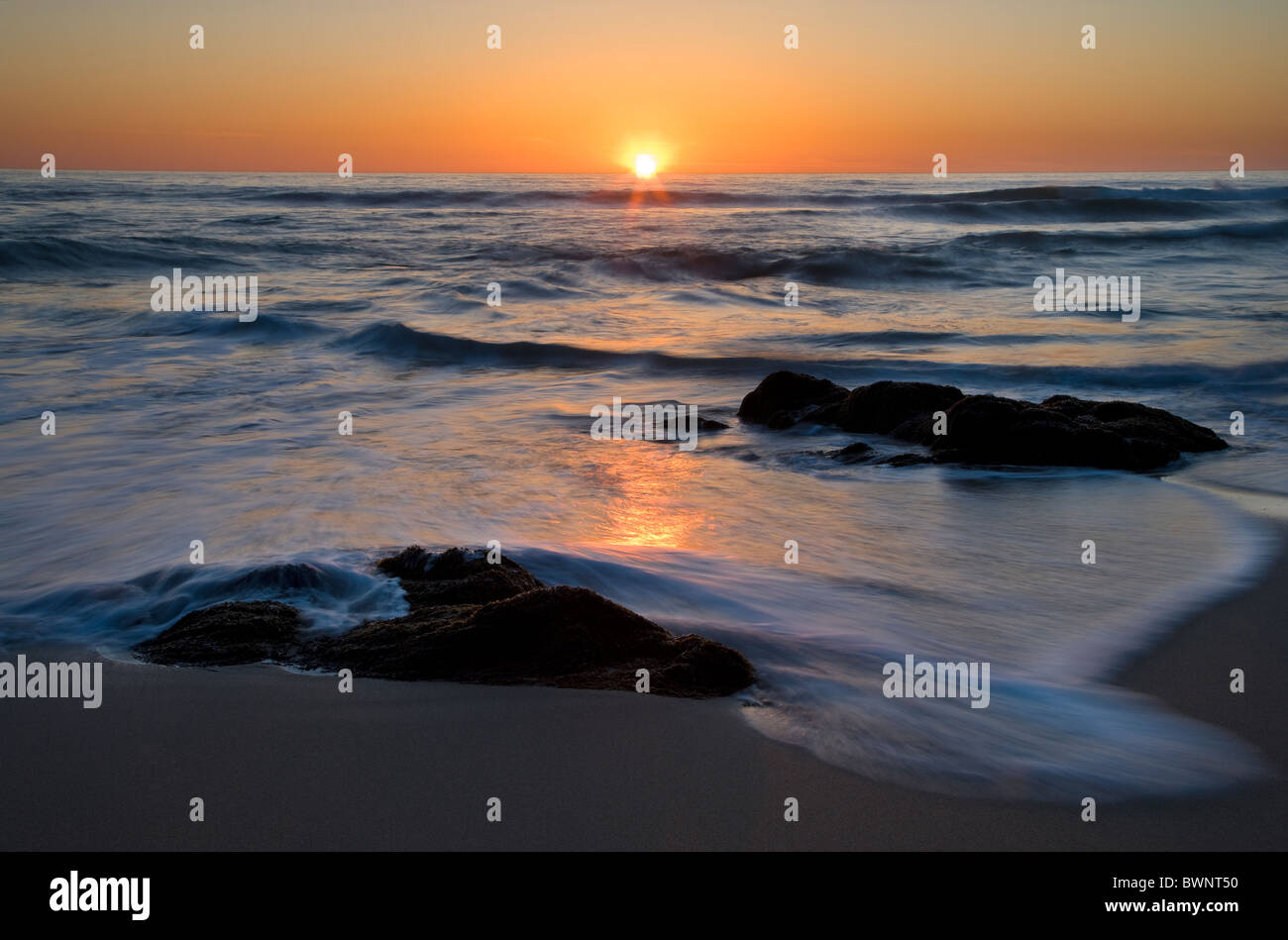 Sonnenuntergang über dem Pazifischen Ozean auf McClures Beach Point Reyes National Seashore Kalifornien USA, durch Willard Clay/Dembinsky Foto Assoc Stockfoto