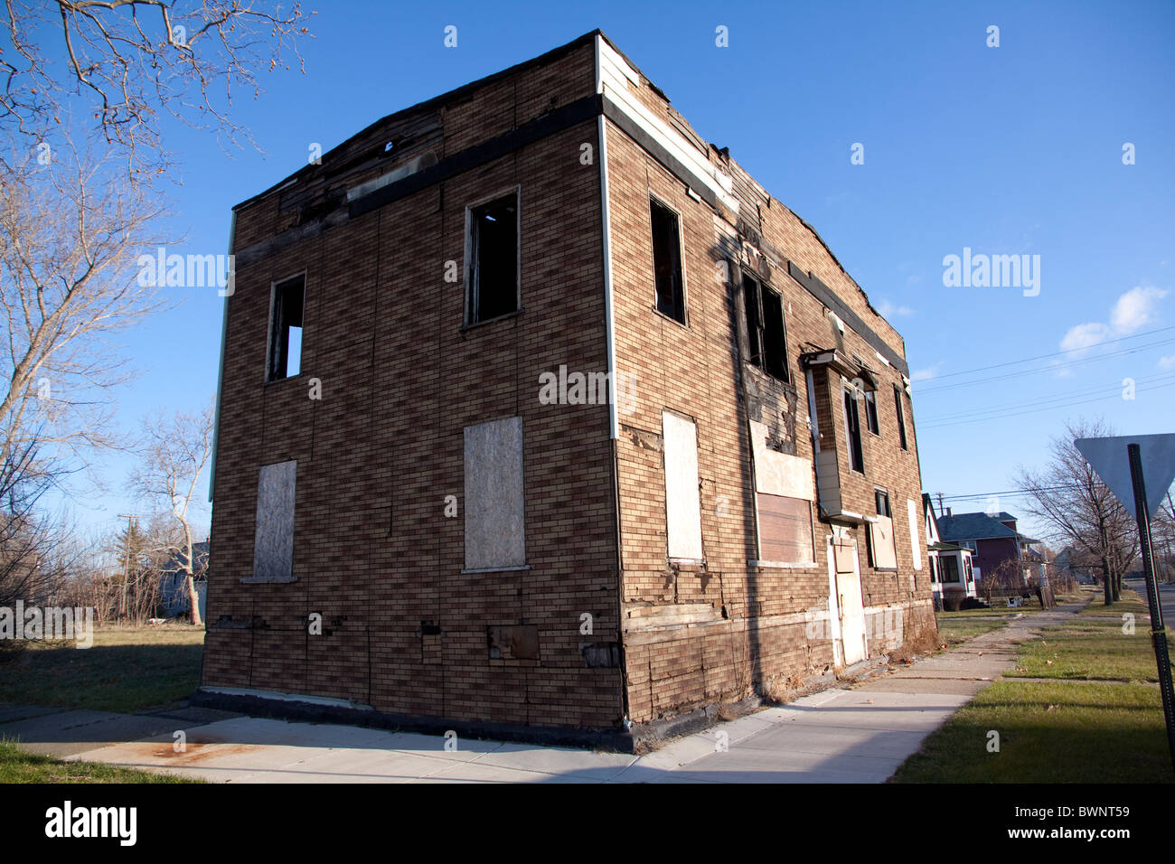 Leerstehendes Apartment Gebäude Ostseite von Detroit Michigan USA verbrannt Stockfoto