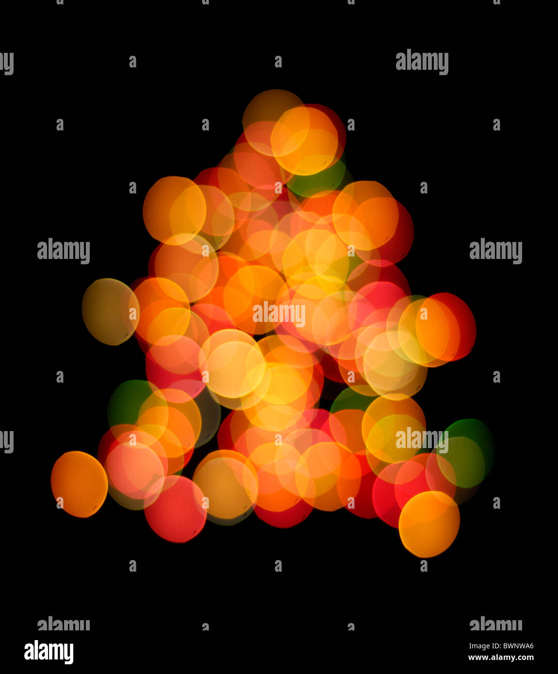 Aus bunten Weihnachtsbaum Fokuslichter auf schwarzem Hintergrund isoliert Stockfoto