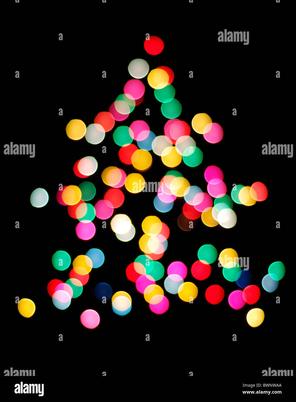Aus bunten Weihnachtsbaum Fokuslichter auf schwarzem Hintergrund isoliert Stockfoto