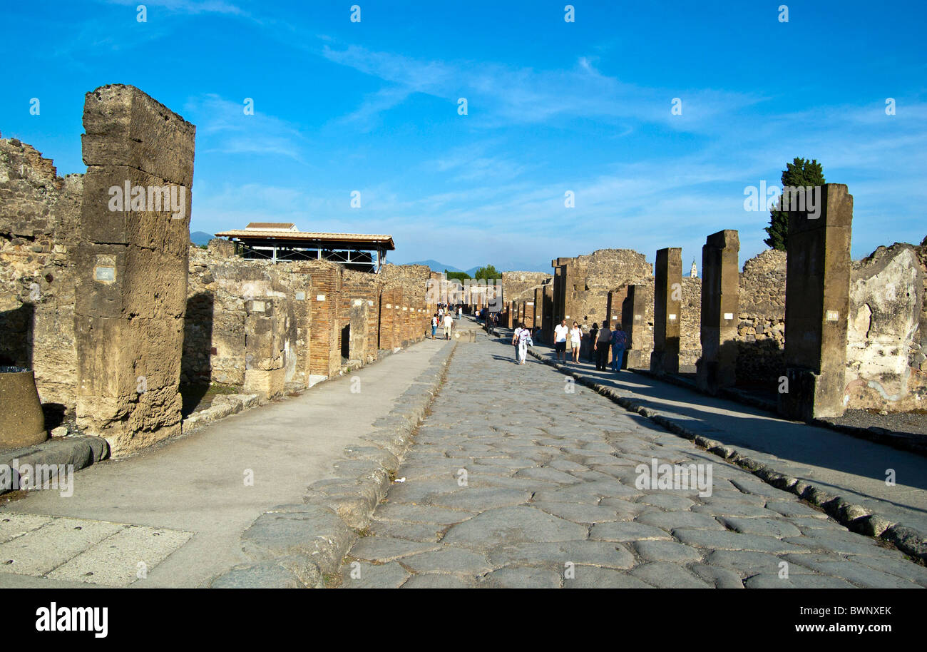 Straße und Ruinen in Pompeji, Kampanien, Italien Stockfoto