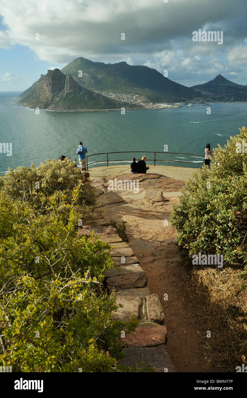 Touristen am Aussichtspunkt mit Blick auf Houtbay touristische Attraktion in der Nähe von Kapstadt in Südafrika Reisen Urlaub Stockfoto