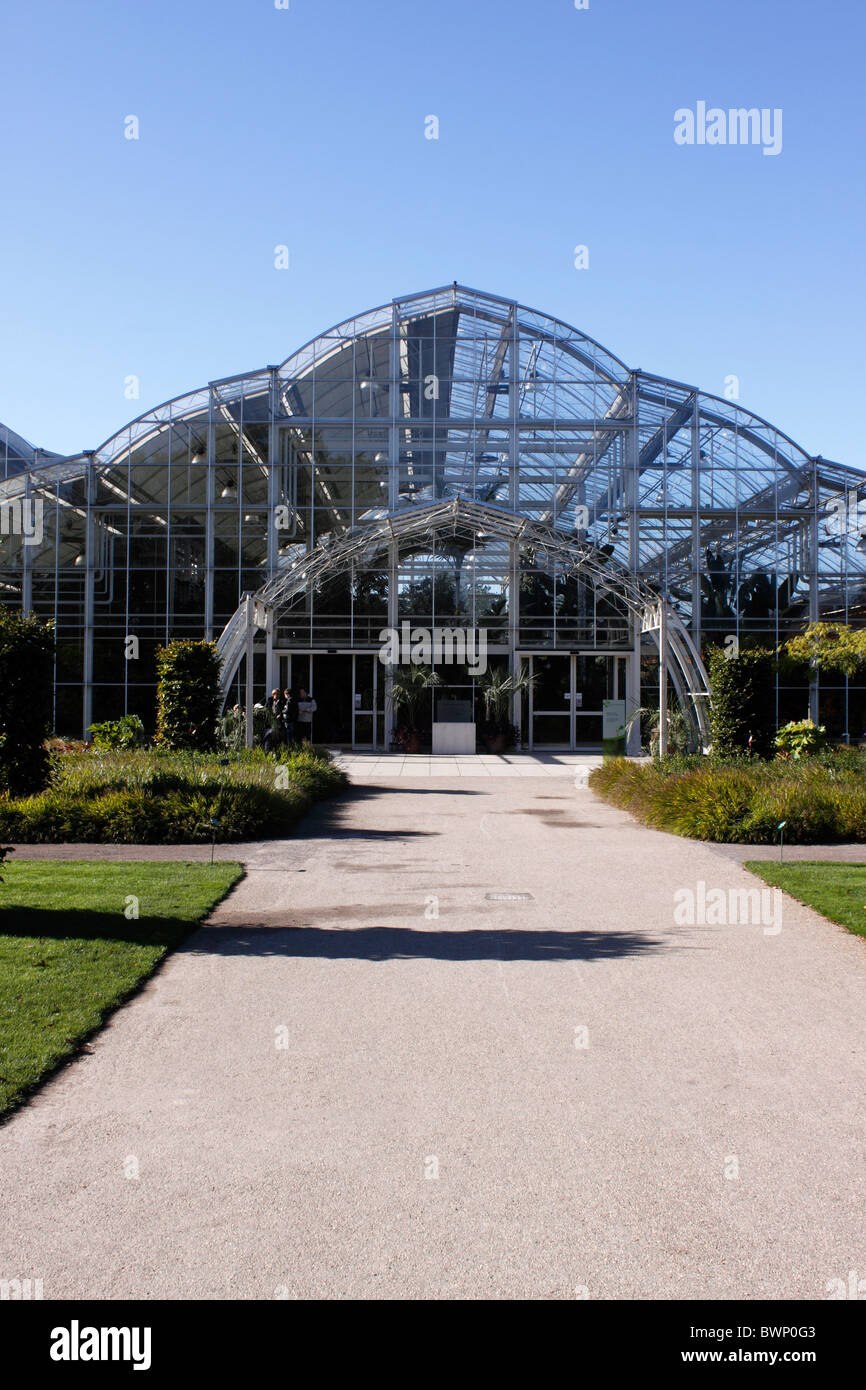 DER EINGANG DES GLASHAUSES AM WISLEY GARDEN. UK. Stockfoto