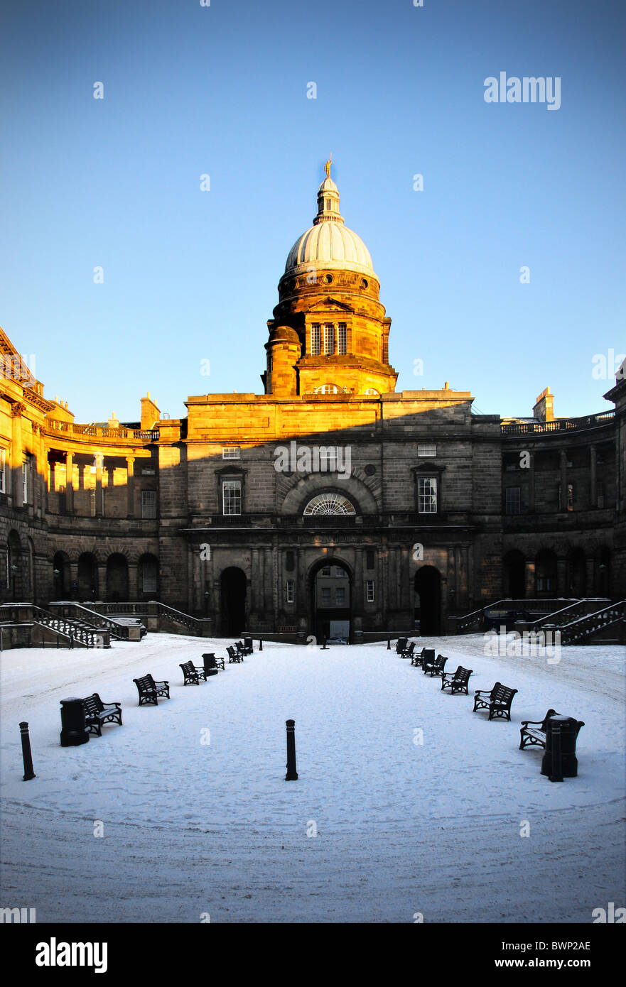 Law Faculty Old College Edinburgh Universität Winter Schnee blauer Himmel Stockfoto