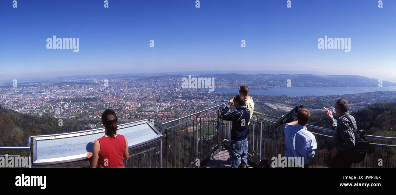 Schweiz Europa Kanton Zürich Uetliberg Plattform Ansicht Panorama Menschen Besucher Stadt Stadt am Zürichsee La Stockfoto