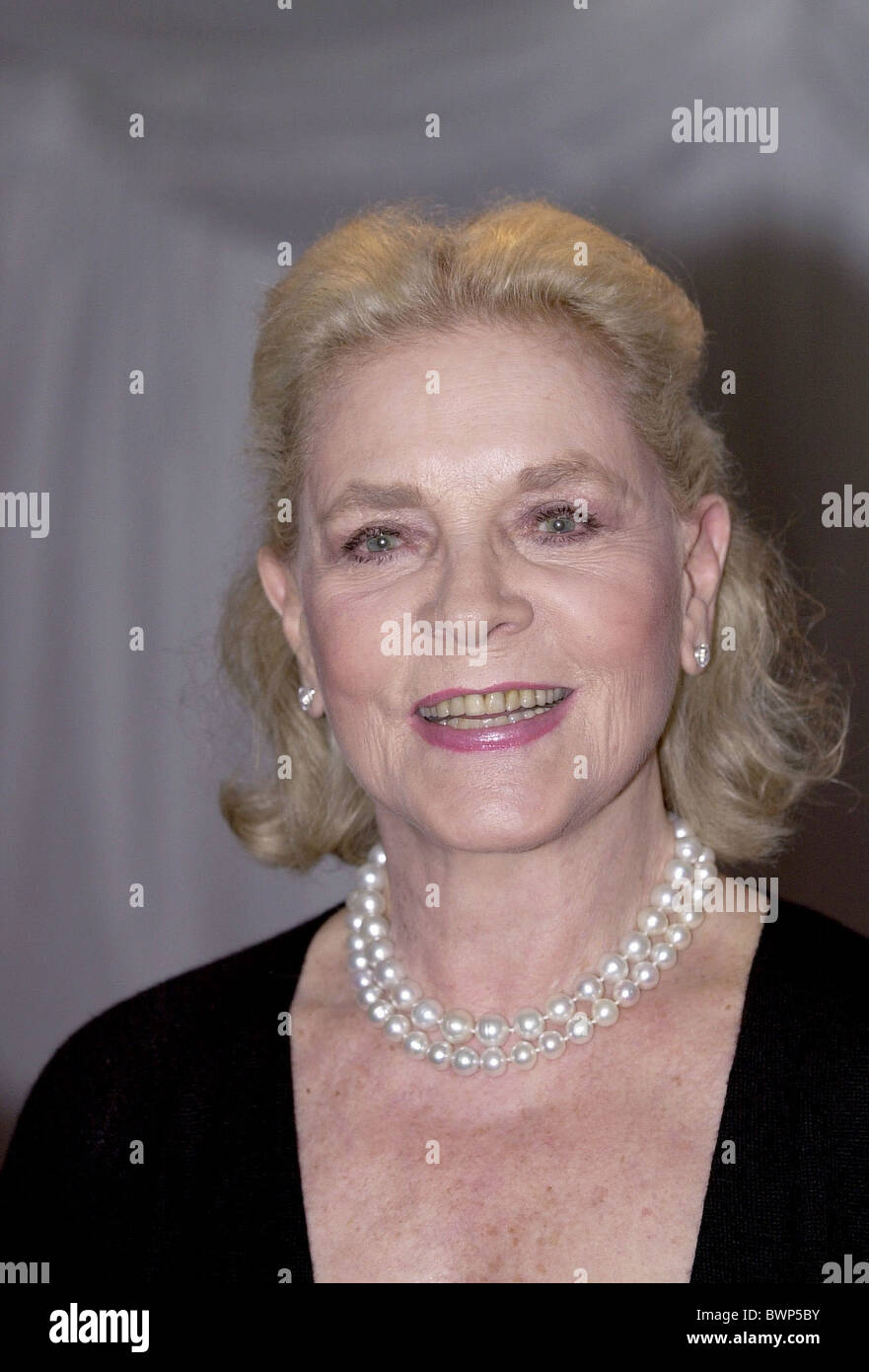 SCHAUSPIELERIN LAUREN BACALL BEI CHARITY-GALA-DINNER IN LONDON Stockfoto