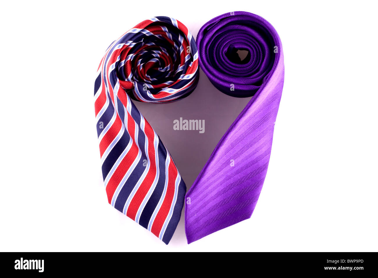 Zwei lebendige Krawatten gerollt in form eines Herzens. Stockfoto