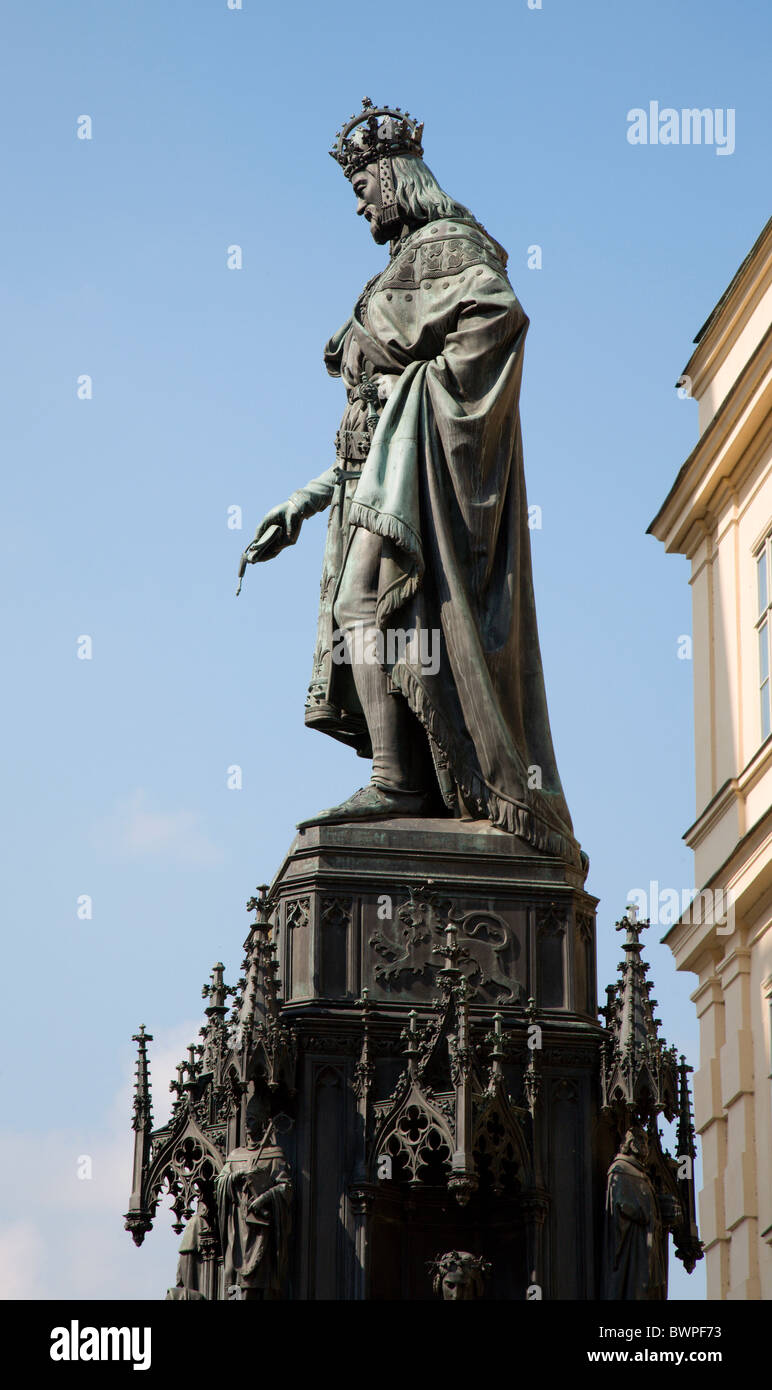 Prag - Statue von Charles IV von Arnost Händel 1848 Stockfoto