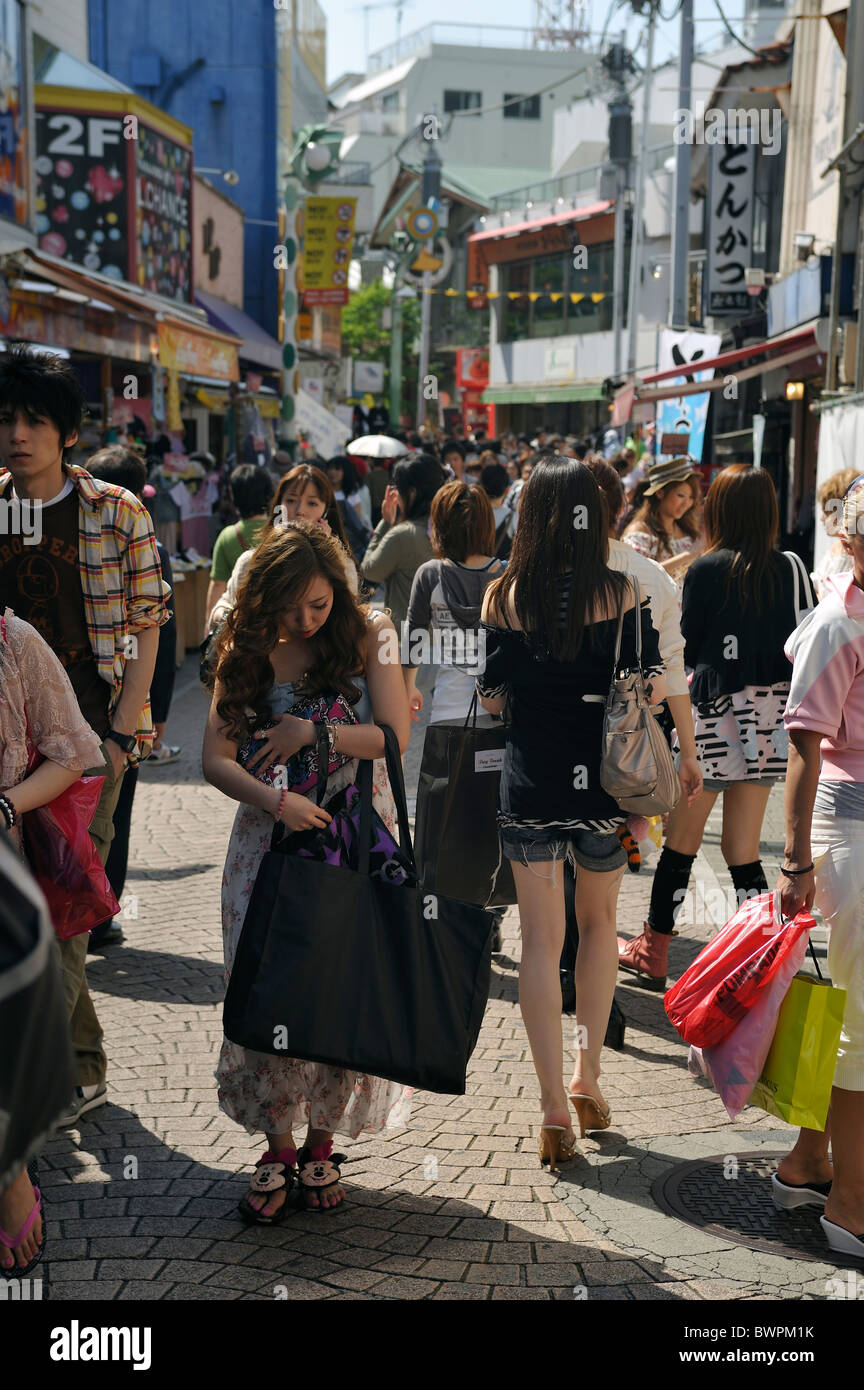 Typische "Harajuku Girls" in Takeshita Straße, Harajuku, Tokio, Japan Stockfoto