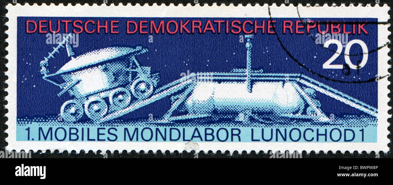 GRD - ca. 1971: Briefmarke gedruckt in Ostdeutschland zeigt die sowjetischen Mond Maschine Lunokhod - 1, ca. 1971 Stockfoto
