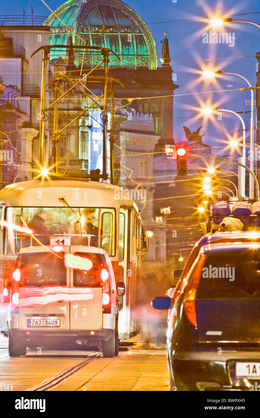 Tschechische Republik Prag Verkehr In der Stadt Nationalmuseums Aktivität Architektur Bereich Auto Automobil Automobi Stockfoto