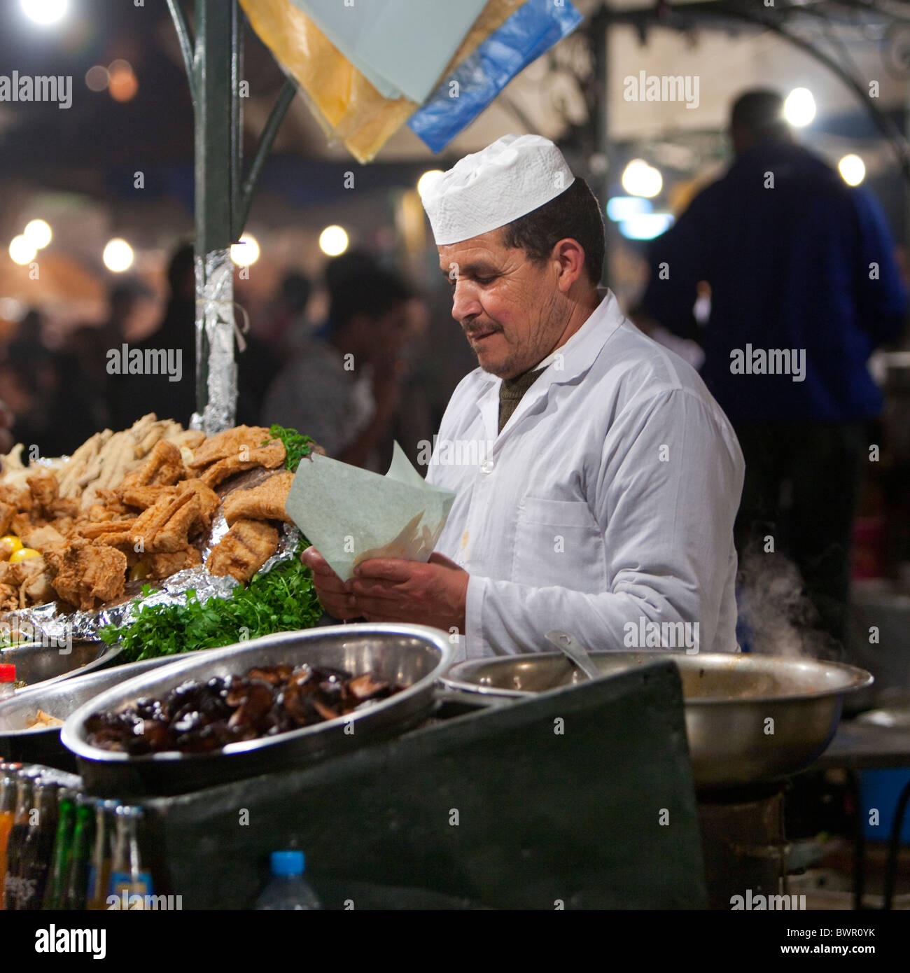 Restaurant im Freien, Djemma El Fna, Marrakesch, Marokko Stockfoto