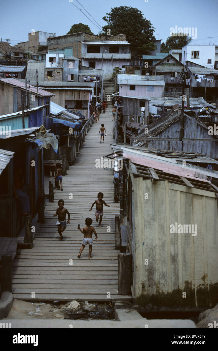 Armut Arm Slum Slums In Brasilien Sudamerika Amazonas Zustand Manaus Favela Beherbergt Hutten Hutten Stadt Stadt C Stockfotografie Alamy