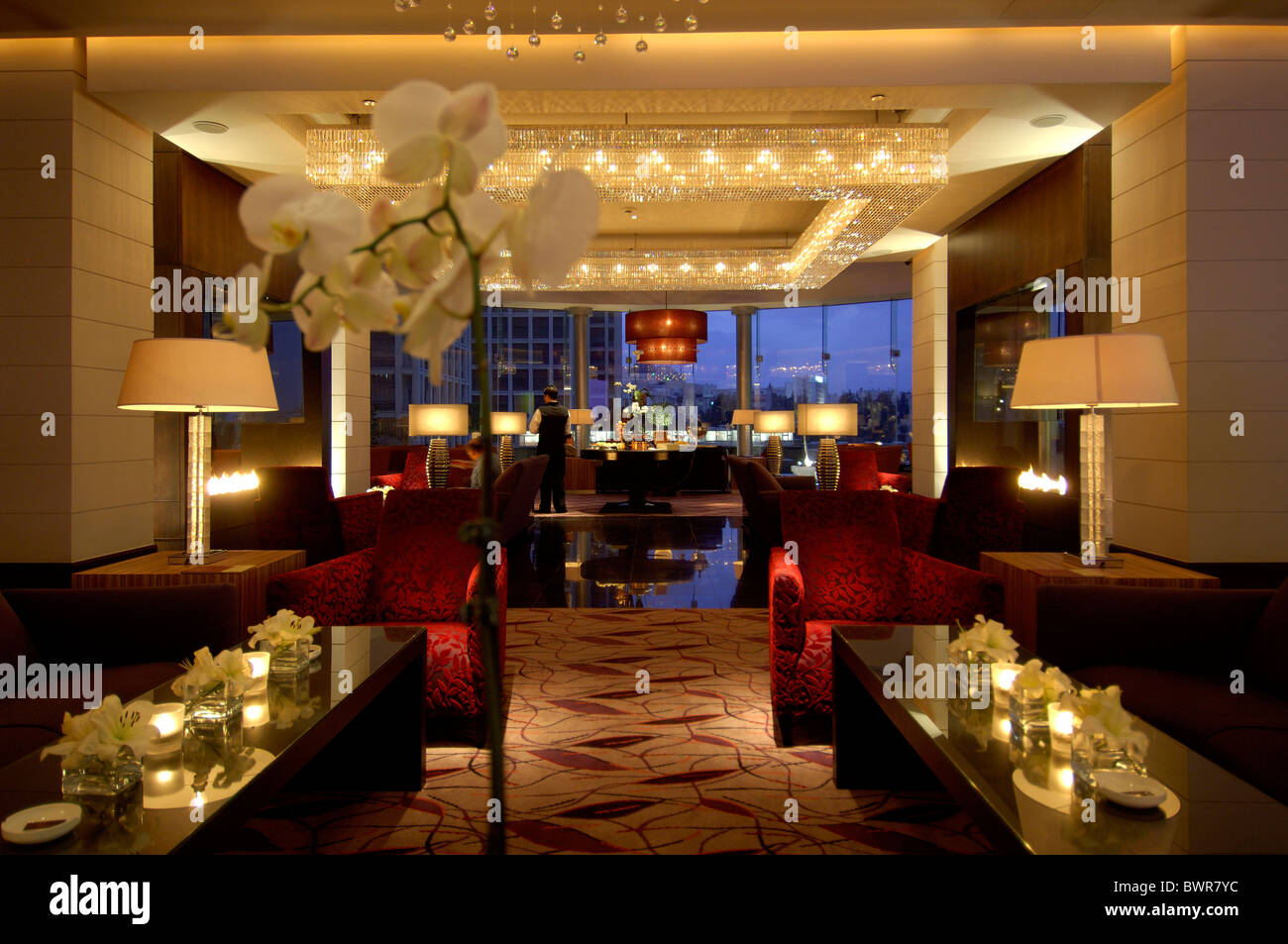Jordan Amman Grand Hyatt Hotel Amman Lounge Nahost Osten Orient modern beleuchtete Beleuchtung windo Stockfoto