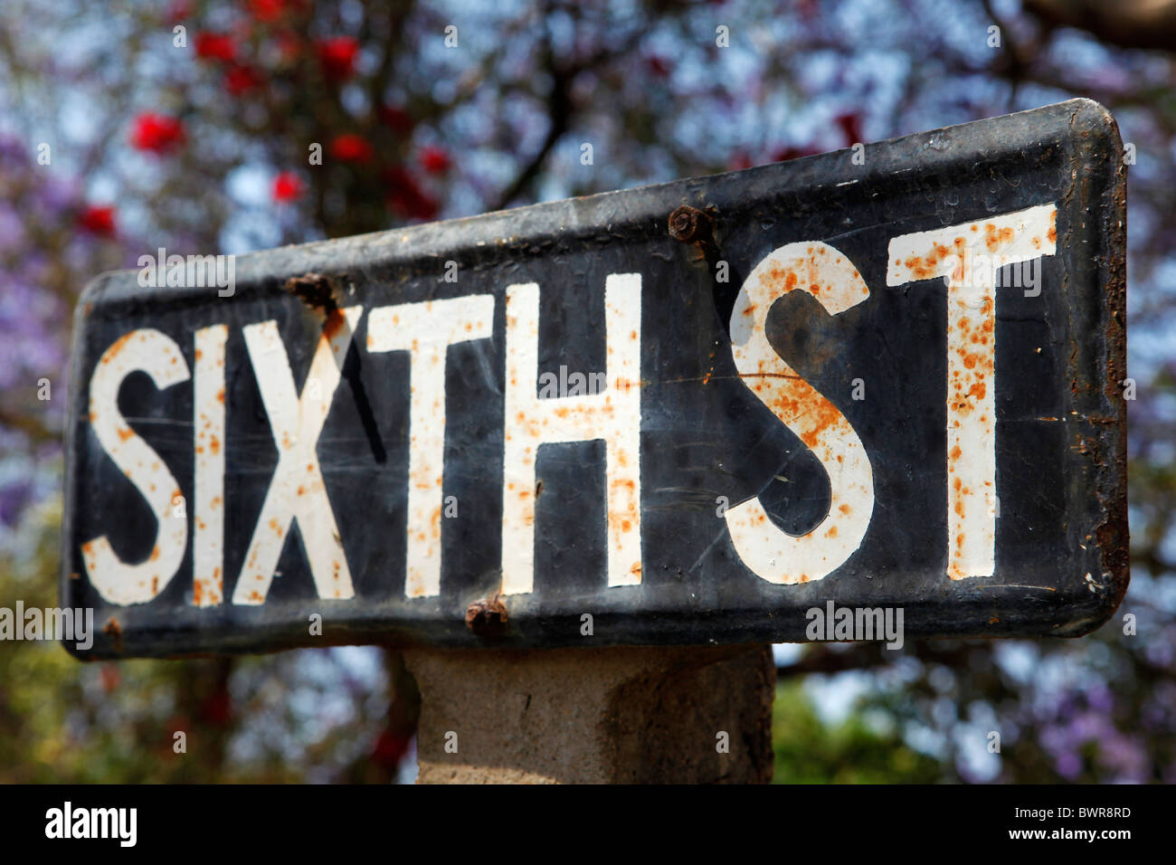 Ein Zeichen für Sixth Street in der Stadt Bulawayo, Simbabwe. Stockfoto