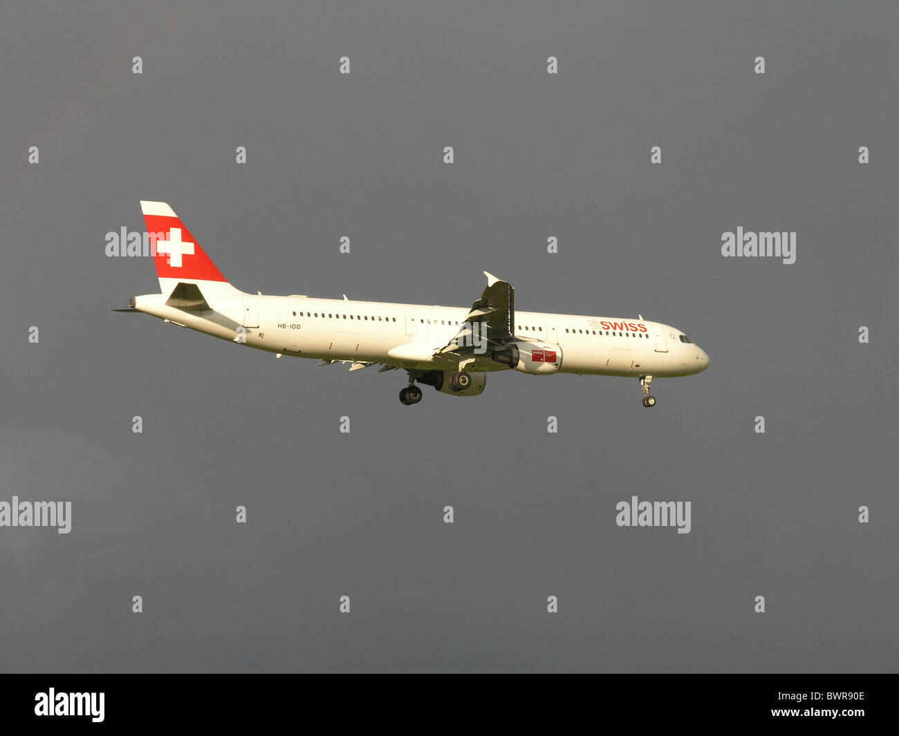 Airbus A321-111 Swiss International Air Lines jet Flugzeug Flugzeuge Lärm Himmel Flugzeug fliegen Reisen Reisen Stockfoto
