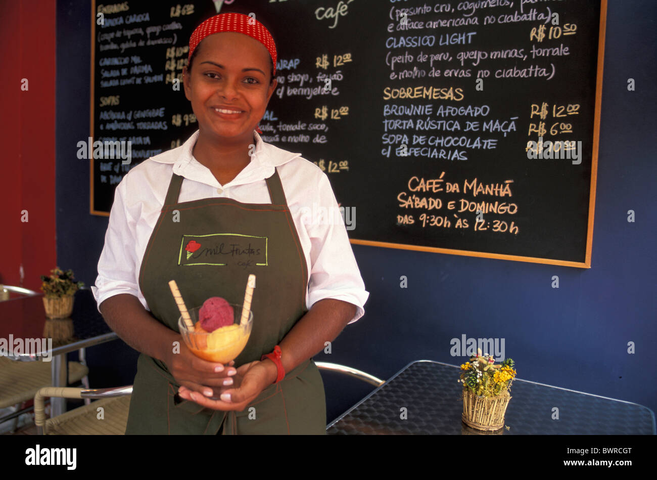 Südamerika Brasilien Rio de Janeiro Cafe Mil Frutas Ipanema Südamerika Eis Frau Anbieter Porträt sm Stockfoto