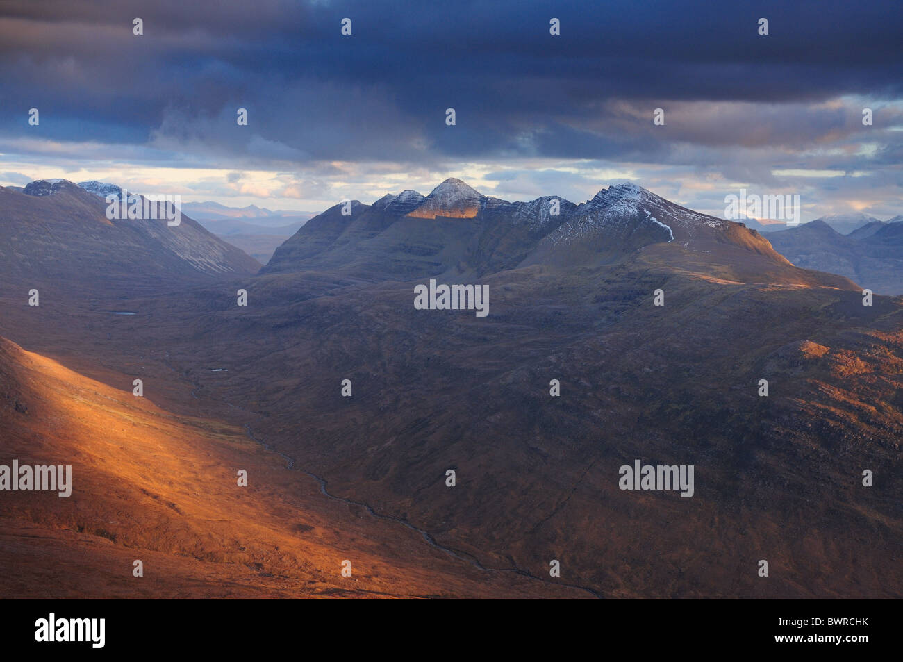 Letzten Aufschluss über Gipfelns und Beinn Eighe, Torridon, Wester Ross, Schottisches Hochland. Von Tom Na Gruagaich auf Beinn Alligin genommen Stockfoto