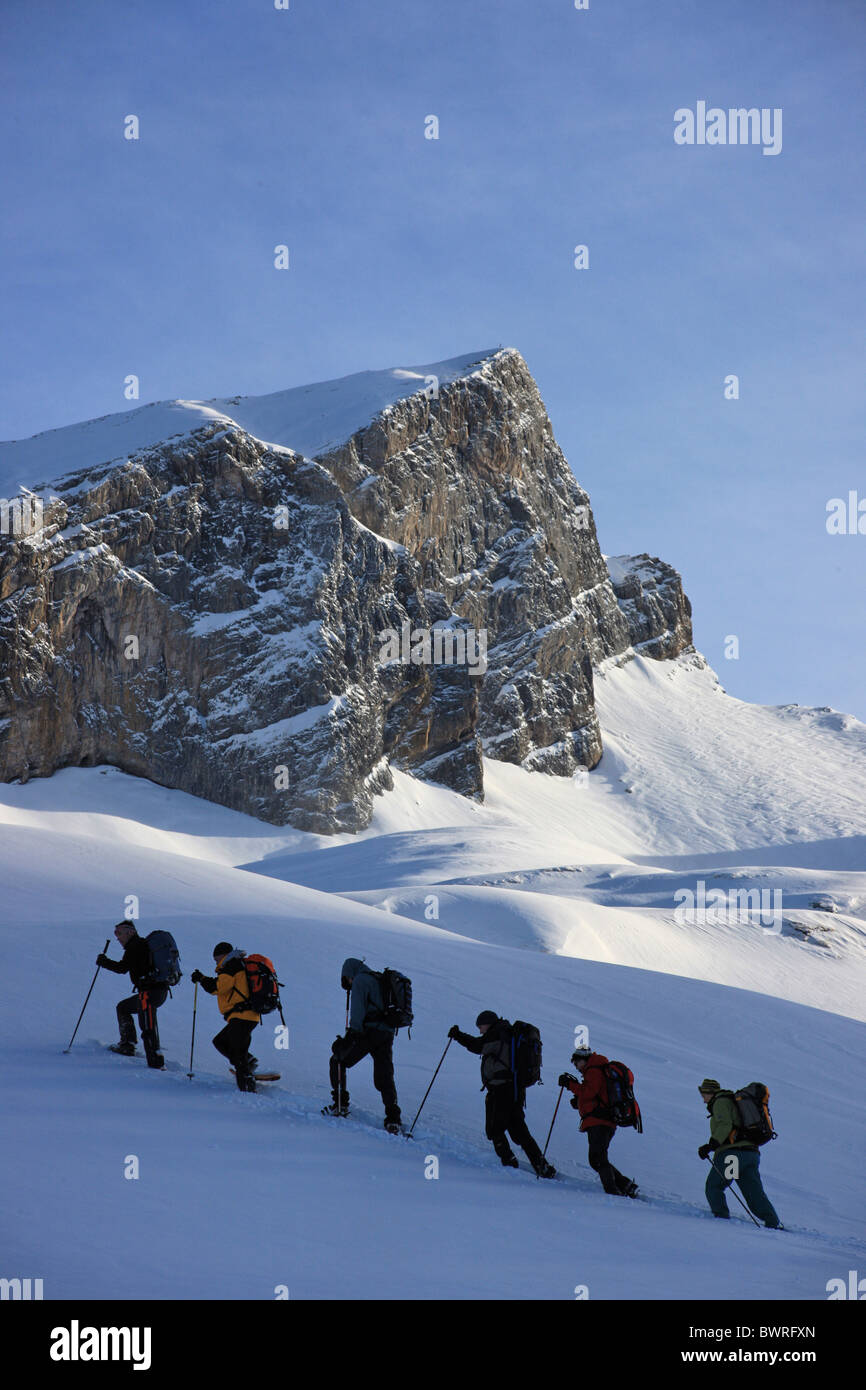 Schweiz Europa Riemenstalden Tal Kanton Schwyz Kanton Uri Winter tiefverschneit in Schnee Piste Berg Hütte Stockfoto