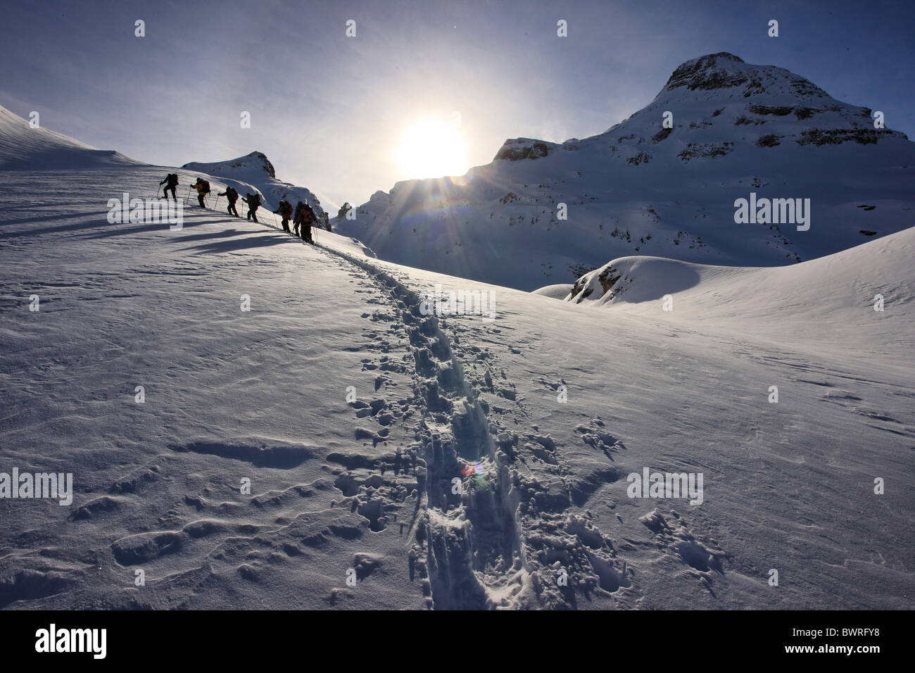 Schweiz Europa Riemenstalden Tal Kanton Schwyz Kanton Uri Winter tiefverschneit in Schnee Piste Berg Hütte Stockfoto