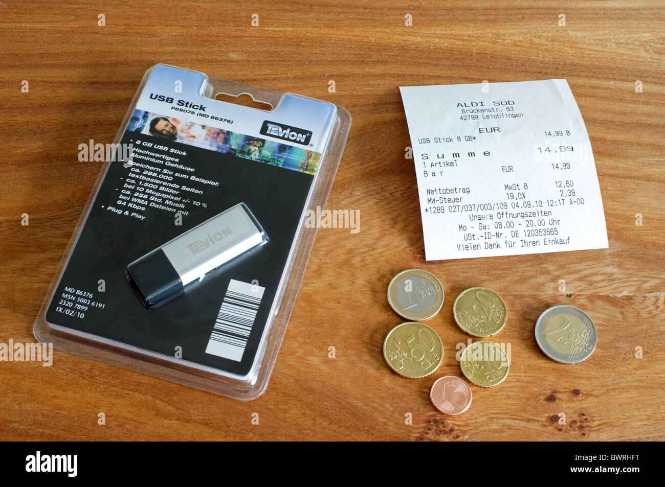 Tevion USB-Stick von Aldi Supermarkt in Deutschland gebracht  Stockfotografie - Alamy
