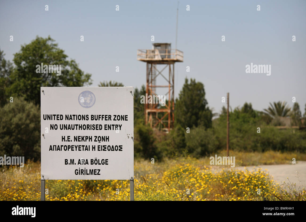 Schild mit der Aufschrift UN-Pufferzone, Nicosia, Zypern Stockfoto