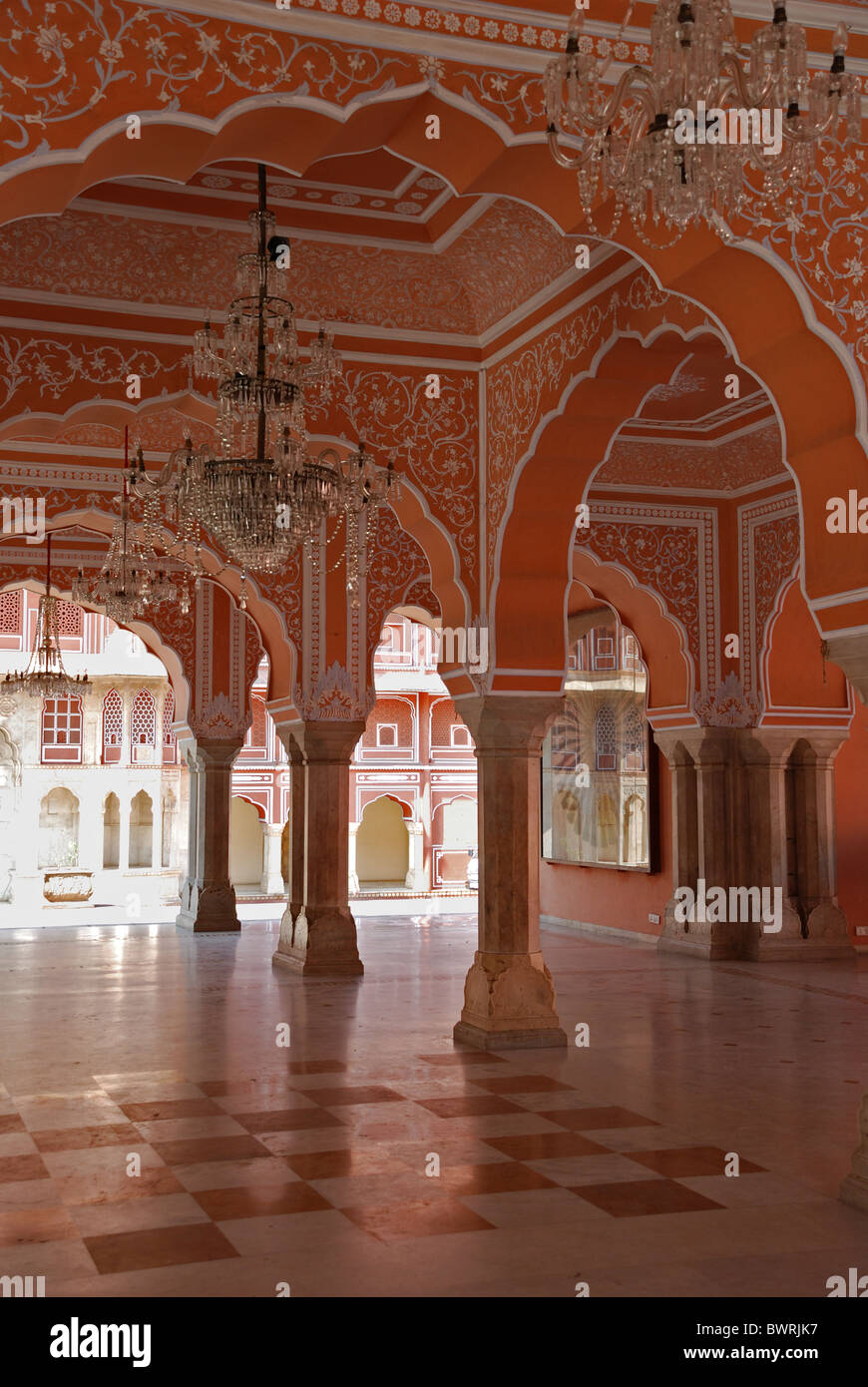 Stadtschloss bedeckt Hof in Jaipur, Indien. Stockfoto