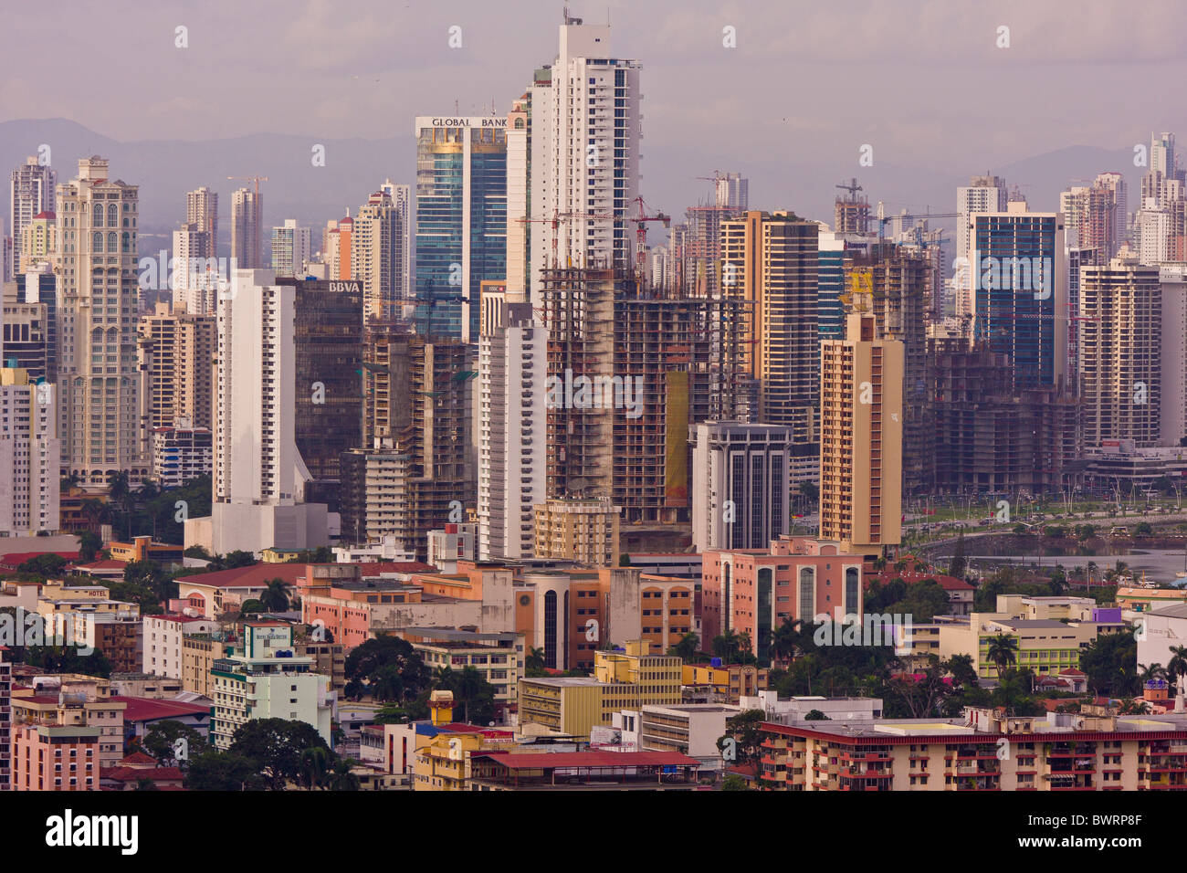PANAMA CITY, PANAMA - Skyline, die Innenstadt von Panama-Stadt, Marbella und Bella Vista Nachbarschaften. Stockfoto