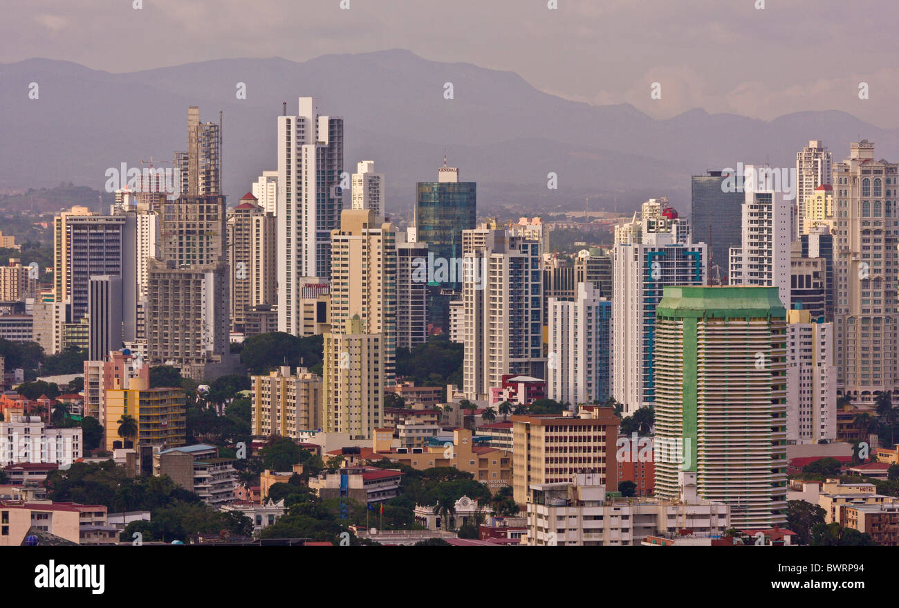 PANAMA CITY, PANAMA - Skyline, die Innenstadt von Panama-Stadt, Marbella und Bella Vista Nachbarschaften. Stockfoto